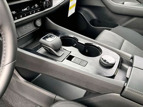 Used 2025 Nissan Rogue SV image 19