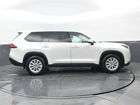 Used 2024 Toyota Grand Highlander XLE image 2