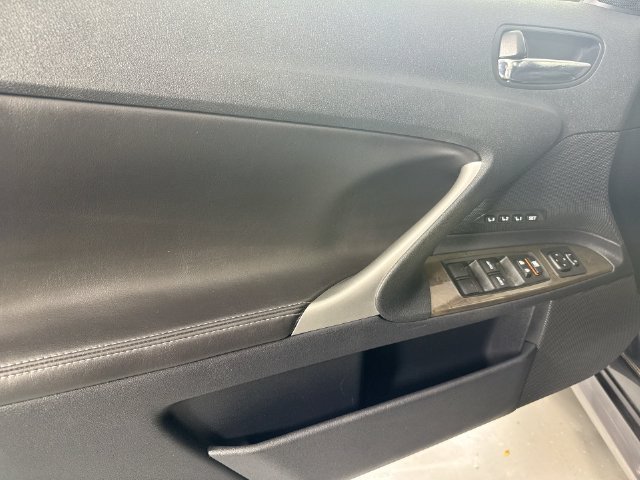 Used 2012 Lexus IS 250C w/ Luxury Pkg RWD image 21