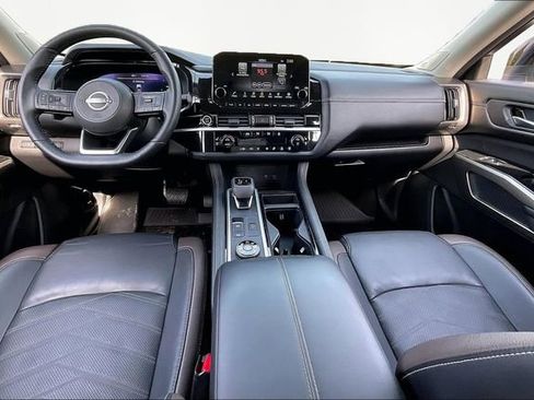 Used 2024 Nissan Pathfinder Platinum w/ Cargo Package image 7