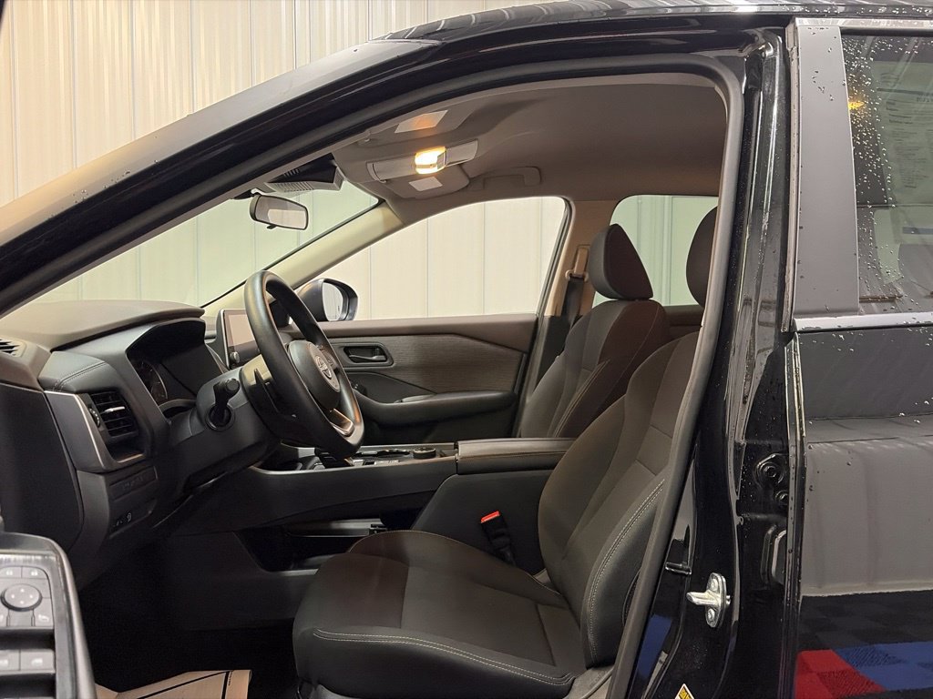 Used 2023 Nissan Rogue S AWD/4WD image 11