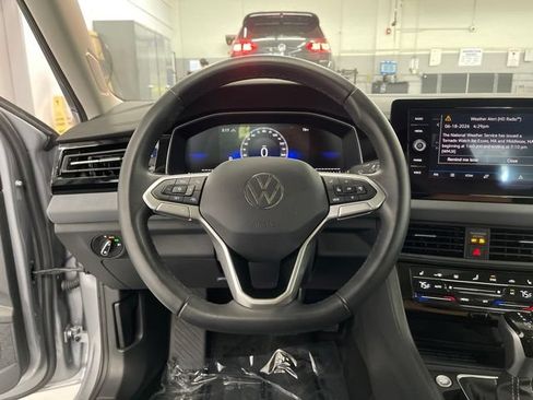 Used 2026 Volkswagen Jetta SE FWD image 15