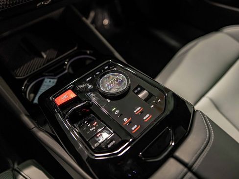 Used 2025 BMW M5 w/ Carbon Package image 28