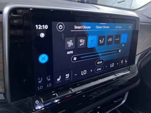 Used 2025 Volkswagen Atlas SE image 19