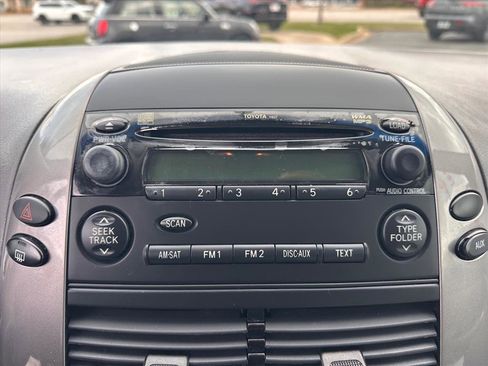 Used 2010 Toyota Sienna LE image 21