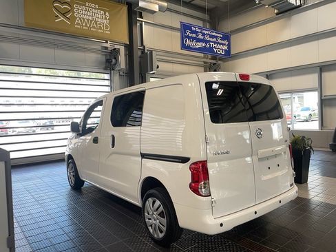 Used 2021 Nissan NV200 SV w/ Sliding Door Glass Package image 11