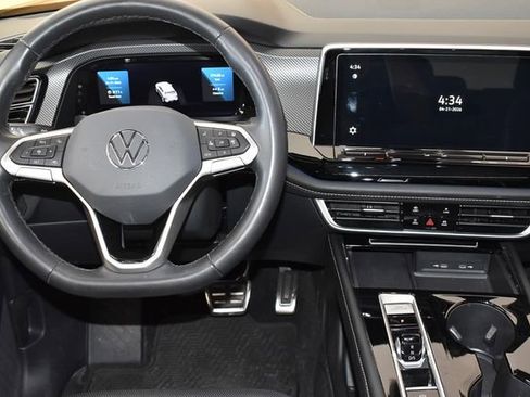 Used 2024 Volkswagen Atlas Cross Sport SEL R-Line AWD/4WD image 16