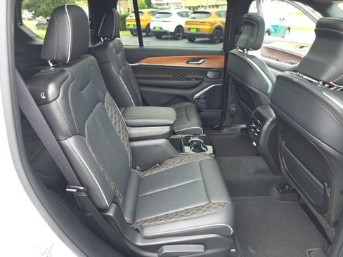 Used 2025 Jeep Grand Cherokee L Summit AWD/4WD image 60