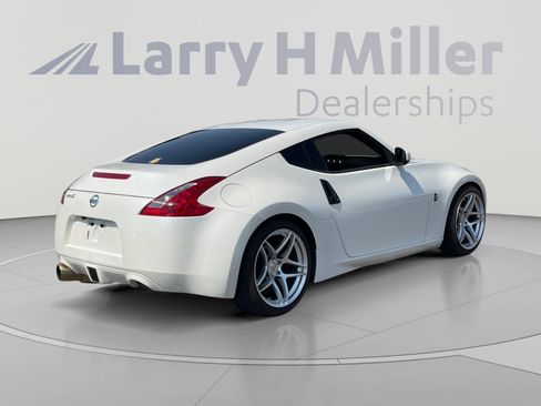 Used 2009 Nissan 370Z Coupe RWD image 5