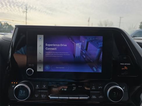 Used 2024 Toyota Highlander LE image 26