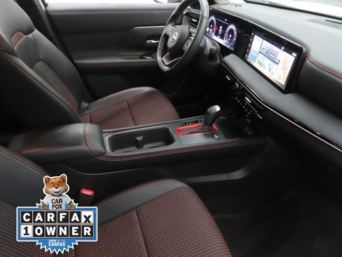 Used 2025 Nissan Kicks SR image 23