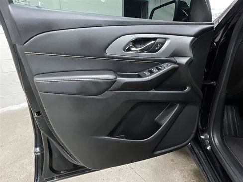 Used 2021 Chevrolet Traverse LS image 10