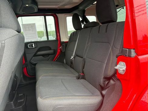 Used 2025 Jeep Wrangler Unlimited Sahara w/ Safety Group AWD/4WD image 33