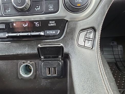 Used 2015 GMC Yukon SLT w/ HD Trailering Package image 18