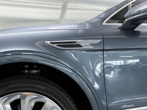Used 2023 Bentley Bentayga AWD/4WD image 21