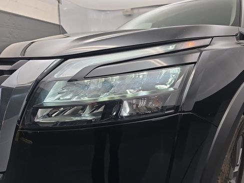 Used 2024 Nissan Pathfinder SV w/ SV Premium Package image 14