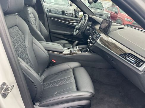 Used 2023 BMW 530i w/ M Sport Package image 5