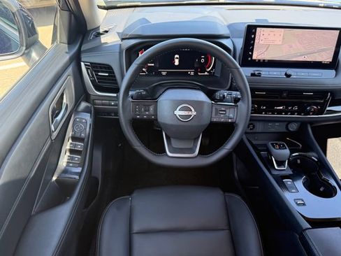Used 2026 Nissan Rogue SL FWD image 25