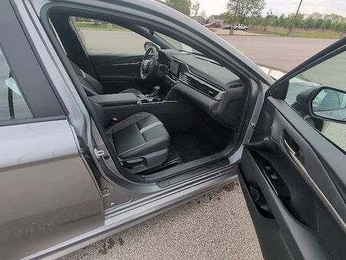 Used 2026 Toyota Camry SE w/ Convenience Package image 3