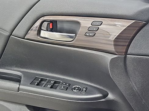 Used 2017 Honda Accord EX-L image 28