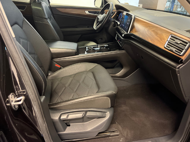 Certified 2024 Volkswagen Atlas SE FWD image 11