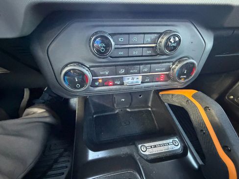 Used 2022 Ford Bronco Badlands image 19