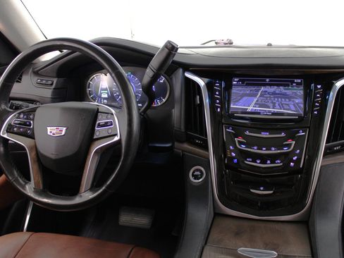 Used 2018 Cadillac Escalade Luxury image 58