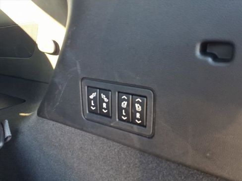 Used 2023 Cadillac XT6 Premium Luxury image 16