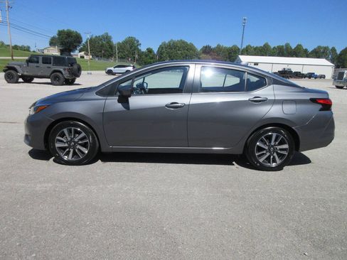 Used 2025 Nissan Versa SV FWD image 3
