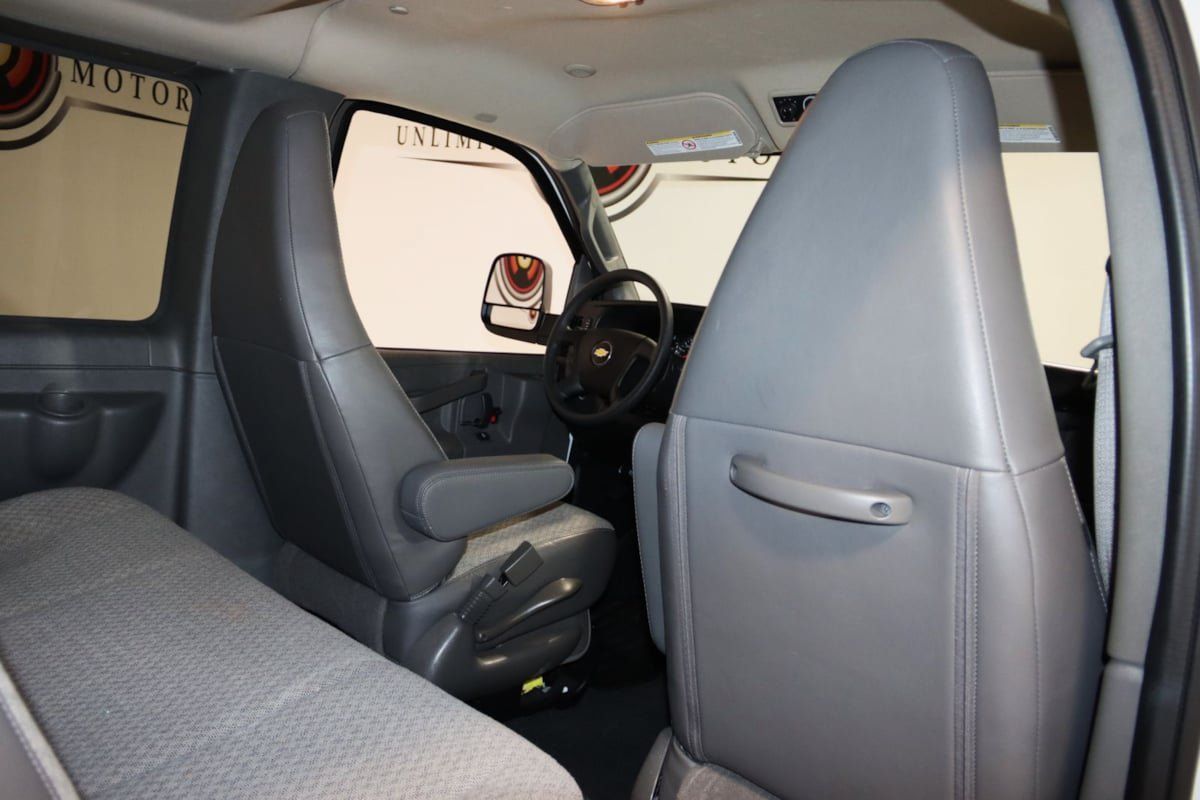 Used 2025 Chevrolet Express 3500 LT w/ LT Preferred Equipment Group RWD image 20