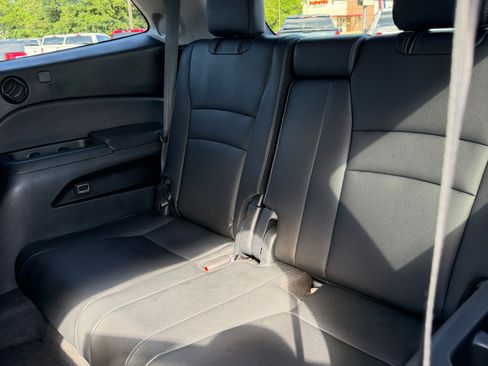 Used 2020 Honda Pilot Touring image 11