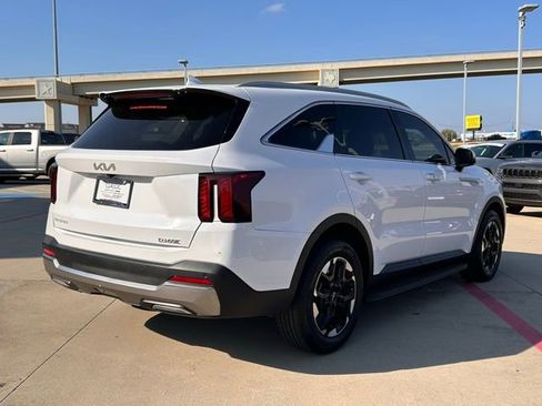 Used 2025 Kia Sorento S FWD image 14