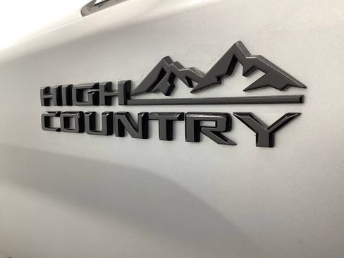 Used 2025 Chevrolet Silverado 2500 High Country w/ High Country Premium Package AWD/4WD image 27