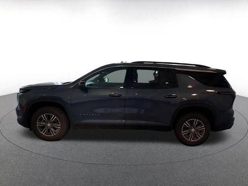 Used 2025 Chevrolet Traverse LT FWD image 8