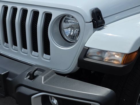 Used 2023 Jeep Wrangler Unlimited Sahara AWD/4WD image 32