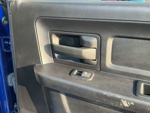 Used 2017 RAM 1500 Express AWD/4WD image 29