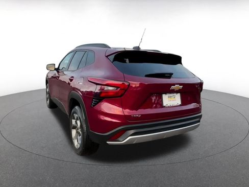 Used 2025 Chevrolet Trax LT image 11