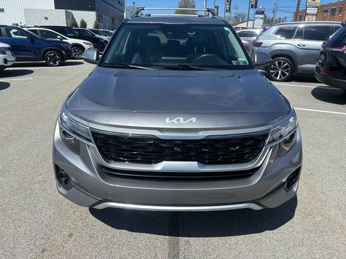 Certified 2022 Kia Seltos EX image 2