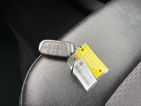 Used 2024 Jeep Compass Latitude image 30