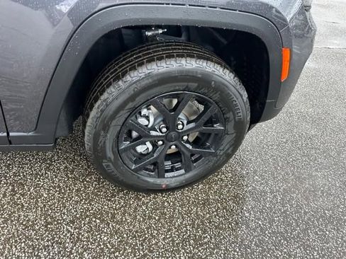 New 2025 Jeep Grand Cherokee Altitude image 33