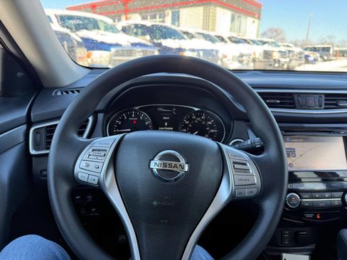 Used 2016 Nissan Rogue SV w/ SV Premium Package image 16