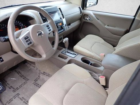 Used 2015 Nissan Frontier SV w/ SV Value Truck Package RWD image 10