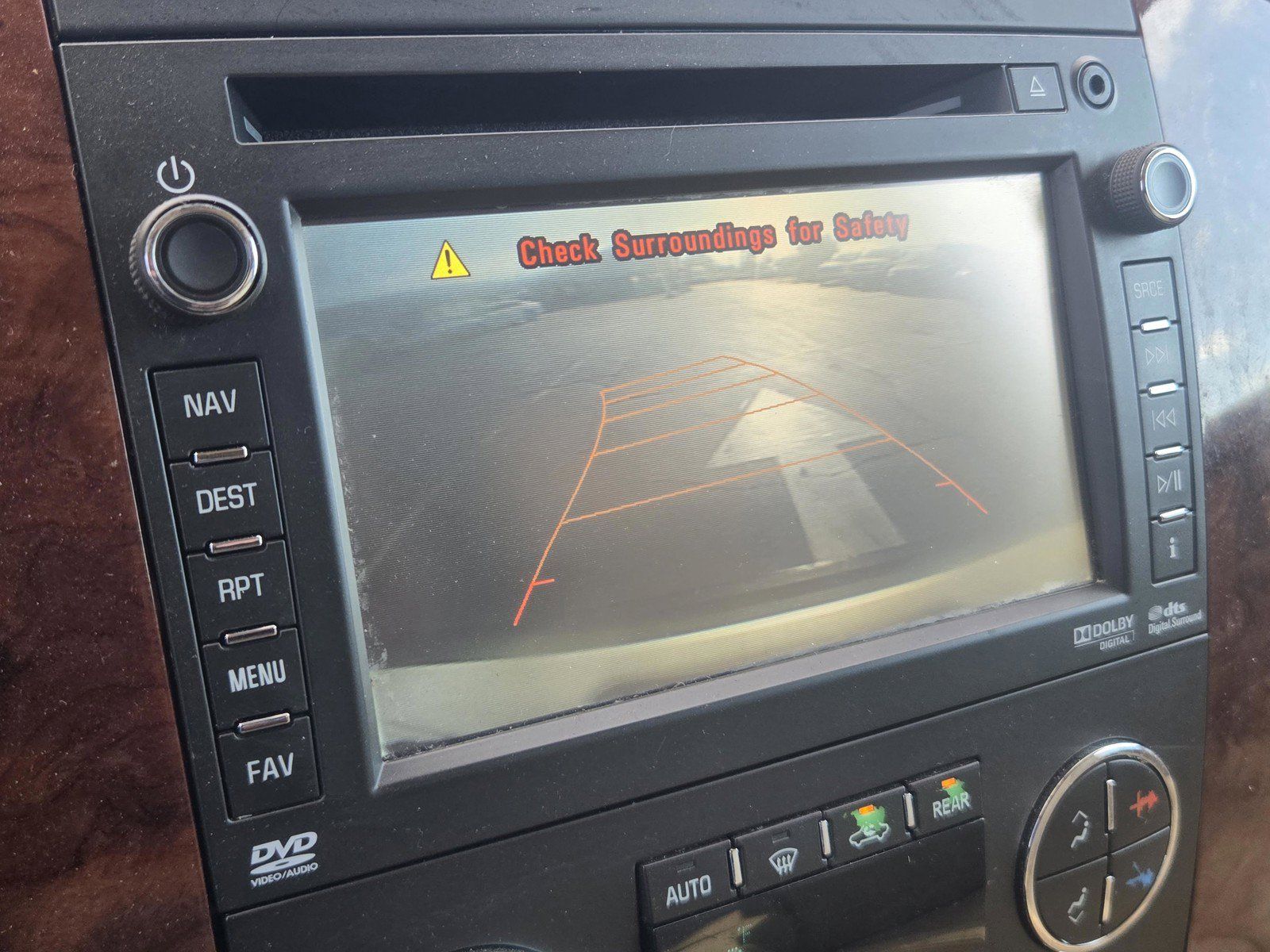 Used 2013 Chevrolet Suburban LTZ RWD image 21