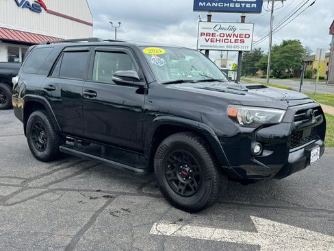 Used 2021 Toyota 4Runner Venture w/ Moonroof Package AWD/4WD image 5