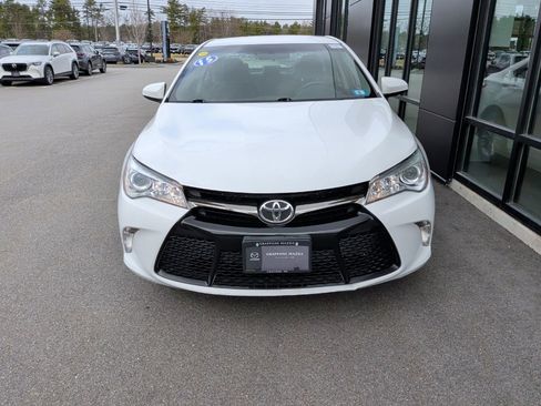 Used 2015 Toyota Camry SE image 3