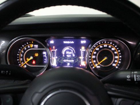 Used 2022 Jeep Gladiator Sport image 12