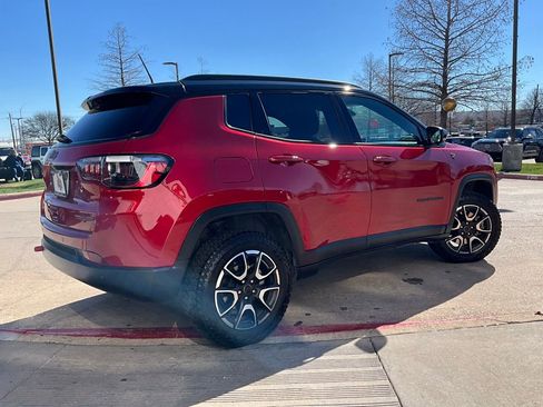 Used 2025 Jeep Compass Trailhawk image 6