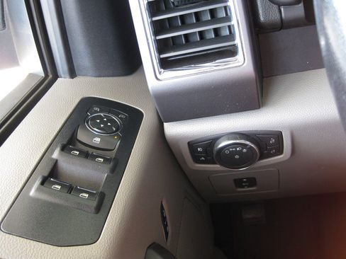 Used 2017 Ford F150 XLT w/ Equipment Group 302A Luxury RWD image 14