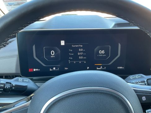 Used 2025 Kia Carnival SX Prestige image 13