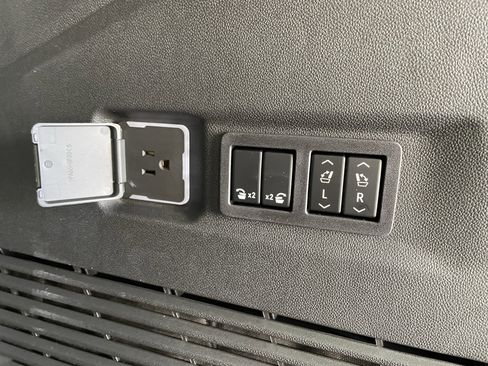 New 2026 GMC Yukon XL Elevation w/ Elevation Premium Package image 9